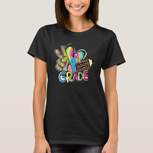 Peace Love First Grade Grade Teacher Team 1st Grad Tシャツ (正面)