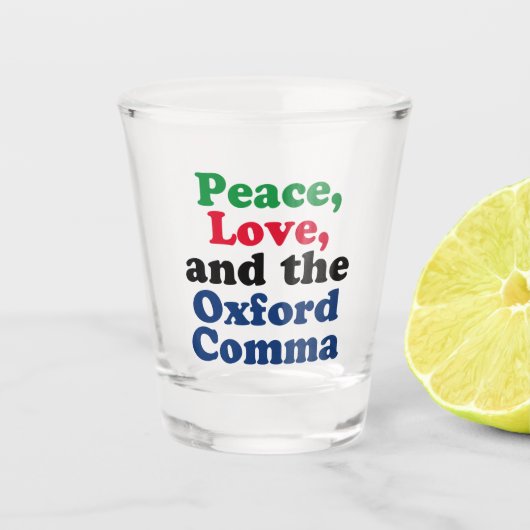 Peace Love Oxford Comma English Grammarユーモア ショットグラス (正面)