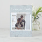 Peace On Earth Blueスノーフレーク1枚フォトクリスマス シーズンカード (スタンド正面)