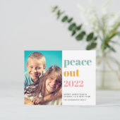 Peace Out 2022写真カラフル新年 シーズンポストカード (スタンド正面)