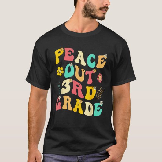Peace Out 3rd Grade Groovy Graduation 3rd Grade He Tシャツ (正面)