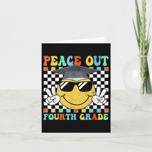 Peace Out Fourth Grade Groovy Graduation Last Day カード (正面)