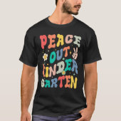 Peace Out Kindergarten Groovy Last Day of School K Tシャツ (正面)