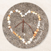 Peace Sign in Seashells Beachy Coastalのハート ラウンドペーパーコースター (正面)