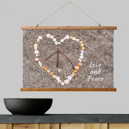 Peace Sign in Seashells on Sandyビーチ 吊り下げ型タペストリー