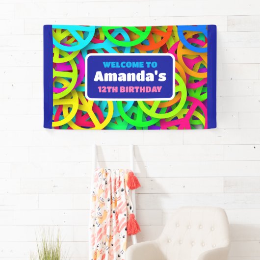 Peace Sign Pattern Groovy Sixties誕生日へようこそ 横断幕 (インサイチュ)