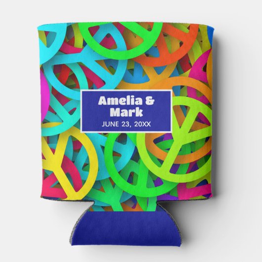 Peace Sign Pattern Groovy Sixties Vibe結婚's 缶クーラー (裏面)