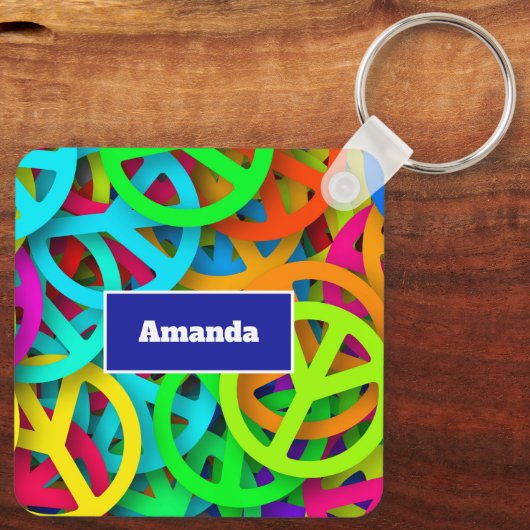 Peace Sign Pattern Groovy Sixties Vibe キーホルダー (裏面)