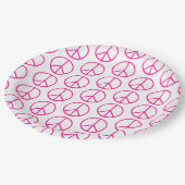 Peace Sign Pink Modern Retro Groovy ペーパープレート (アングル)