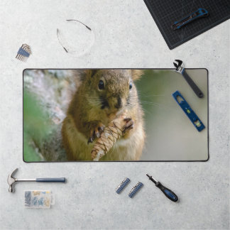 Peaceful Brown Squirrel in the Wild デスクマット
