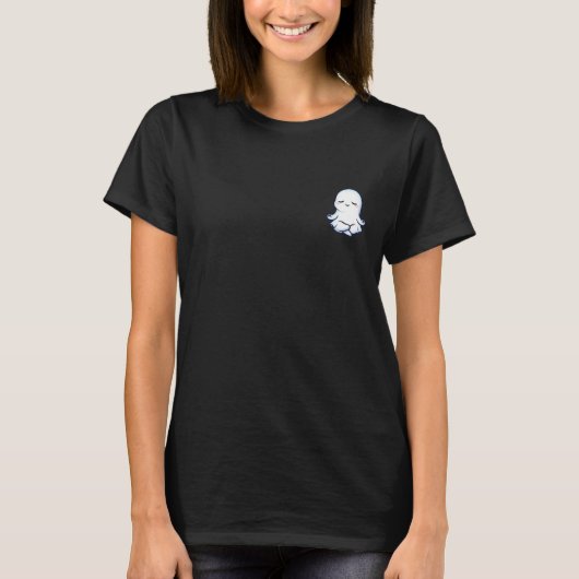 Peaceful Cute Ghost Meditating in Lotus Yoga Pose Tシャツ (正面)