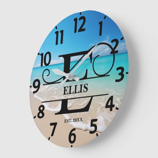 Peaceful Ocean Beach E Monogram ラージ壁時計 (傾斜)