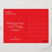 Peaceful Yoga Girl in front of Christmas Tree 箔シーズンポストカード (裏面)