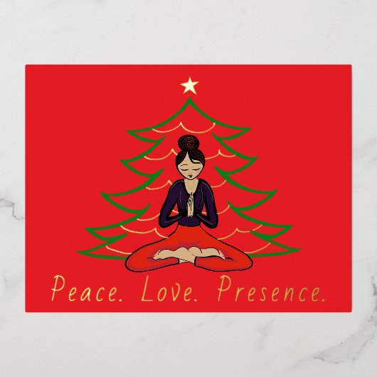Peaceful Yoga Girl in front of Christmas Tree 箔シーズンポストカード (正面)