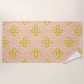 Peach background hexagonal floral pattern  ビーチタオル (正面)