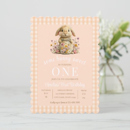 Peach Gingham Bunny 1st Birthday Invite 招待状 (スタンド正面)