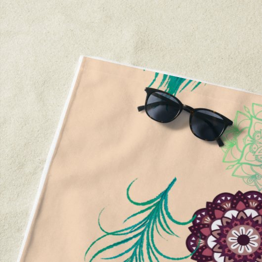 Peacock Feather Serenity: Mandala Beach Towel ビーチタオル (インサイチュ)