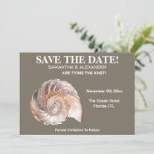 Pearl Conch Shell Beach Wedding Announcement 招待状 (スタンド正面)
