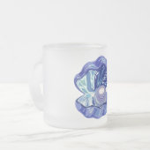 Pearl inside an ocean seashell フロストグラスマグカップ (正面左)