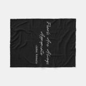 Pearls Are Always Appropriate  フリースブランケット (正面(横))