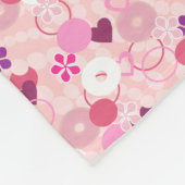 Pearls, Flowers, & Pink フリースブランケット (角)