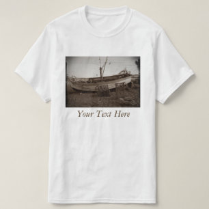 Pebble Beachのエビ取りかごのボートは写真をantiqued Tシャツ