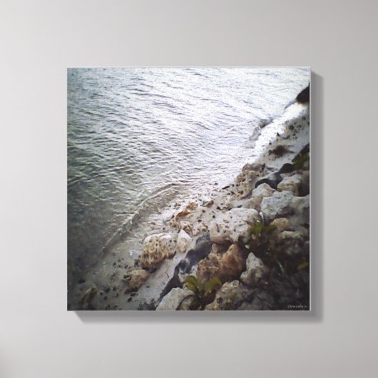 Pebbles At Theビーチ-海ブルートリミングホテル キャンバスプリント (正面)