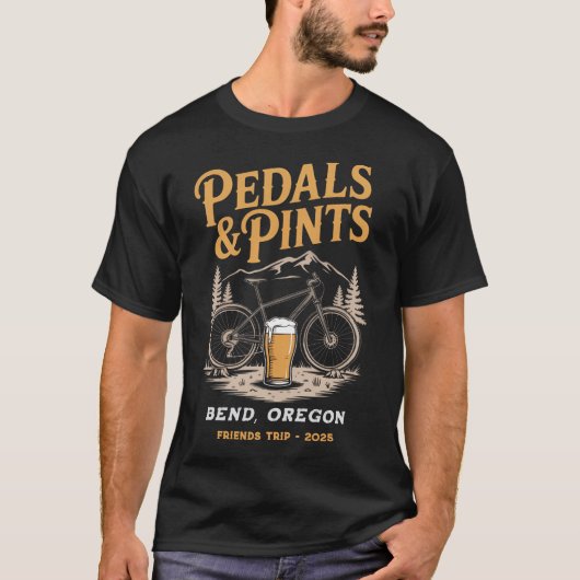 Pedals & Pints Bend Oregon Travel  Customizable Tシャツ (正面)