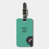 Peeking Ninja on Green ラゲッジタグ (正面縦)