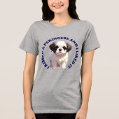 Pekingeseの子犬にキスをした トライブレンドTシャツ (正面)