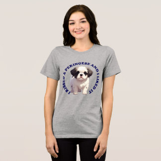 Pekingeseの子犬にキスをした トライブレンドTシャツ