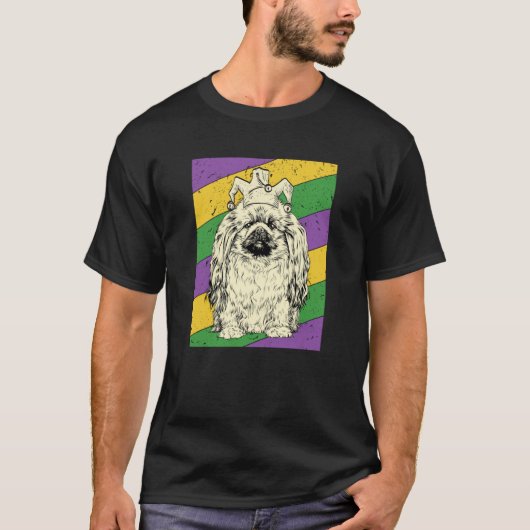 Pekingese Jester Mardi Gras Dog Mom or Dad Tシャツ (正面)