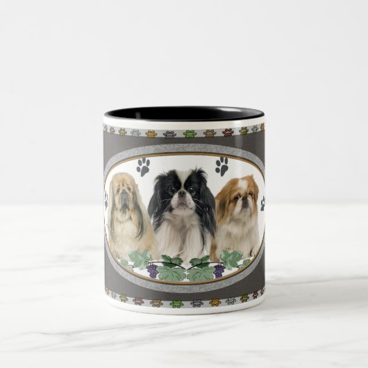Pekingese Pawprintsのマグ ツートーンマグカップ (中央)