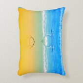 Pelicans Love On The Beach  アクセントクッション (正面(垂直))