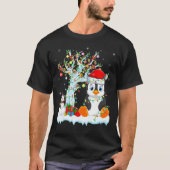 Penguin Bird Xmas Tree Lighting Santa Hat Penguin  Tシャツ (正面)
