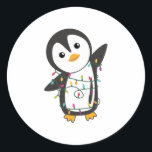Penguin Christmas Snow Winter Animals Penguins ラウンドシール<br><div class="desc">The penguin for Christmas with fairy lights. Funny animals with gifts and snow for the holidays. Also funny for Christmas in July. Penguins are cute animals and perfect for Christmas.</div>
