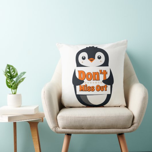 Penguin Don't Miss Out Throw Pillow クッション (椅子)