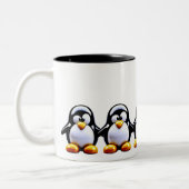 Penguin Family Holding Hands ツートーンマグカップ (左)