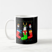 Penguin In Xmas Socks Funny Holiday Ugly Sweater C コーヒーマグカップ (左)