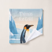 Penguin on ice floe in icy landscape バスタオルセット (ウォッシュタオル)
