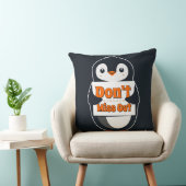 Penguin with Don't Miss Out Sign クッション (椅子)