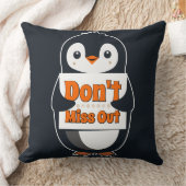 Penguin with Don't Miss Out Sign クッション (ブランケット)