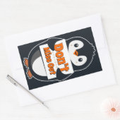 Penguin with Don't Miss Out Sign 長方形シール (封筒)