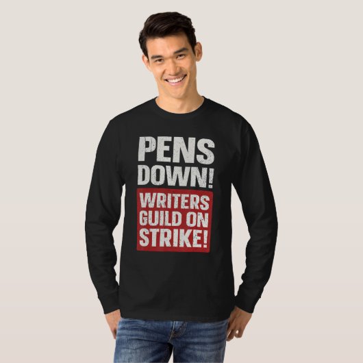 Pens Down Writers Guild On Strike Anti AI Chatbots Tシャツ (正面フル)