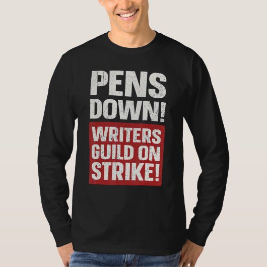 Pens Down Writers Guild On Strike Anti AI Chatbots Tシャツ (正面)