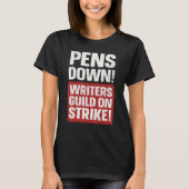Pens Down Writers Guild On Strike Anti AI Chatbots Tシャツ (正面)