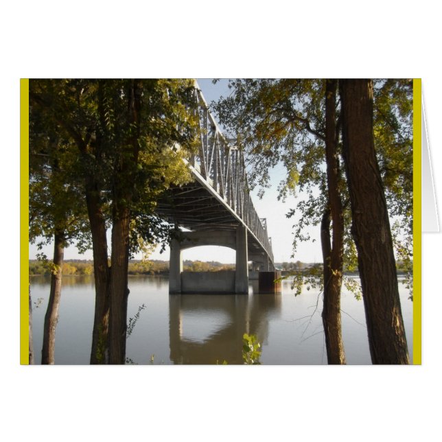 Peoria ILの川の前部からの眺め (正面横)