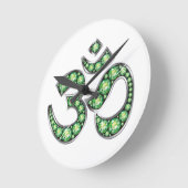 "Peridot"ストーンを含むOMシンボル ラウンド壁時計 (傾斜)