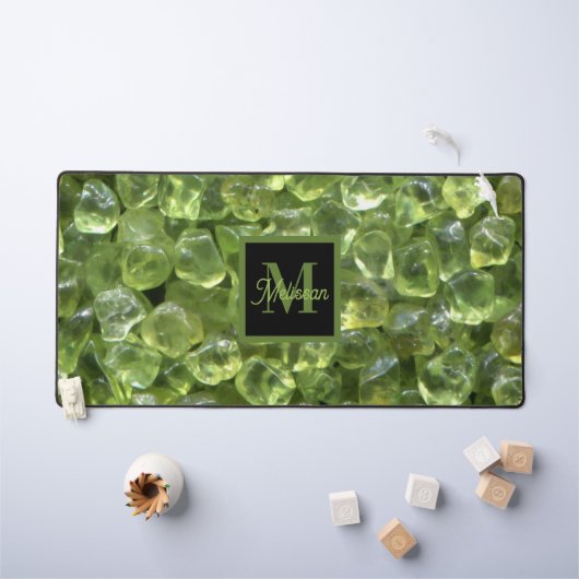 Peridot Birthstone Monogram Personalized Name デスクマット (キッズテーブル)