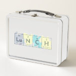 Periodic Table Science Kid カラフル Crayon "LuNCH" メタルランチボックス<br><div class="desc">弁当箱の前には、ルテチウム、窒素、炭素、水素などの周期表の元素を使って書かれた「ランチ」という言葉がある。箱の背面には、クレヨンと同様に全体の周期的なテーブルが「色付もしけ」されている。子供のためだけではな頭が切れるい！科学の先生はまた、食品化学のこの組み合わせを評価する。</div>